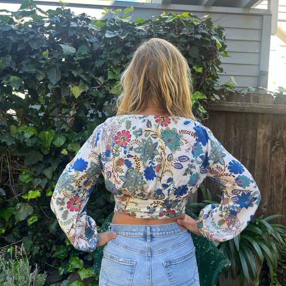 Zara cropped floral blouse puff sleeve. Front tie. Size (S). - Picture 6 of 6